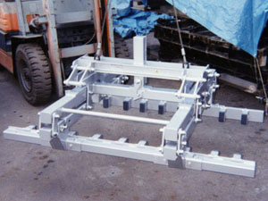 万能キャッチャー 吊りクランプ　AMC-600W